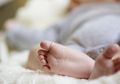 Kisah Nahas Bayi Parker yang Alami Pendarahan Lantaran Tidur Tanpa Kaus Kaki