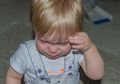 5 Tanda Si Kecil Tidak Bahagia yang Sering Moms Salah Artikan