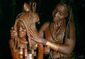Malam Pertama Pengantin Didampingi hingga Diolesi Lemak Sapi, Ini 5 Tradisi Pernikahan Aneh di Afrika