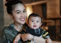 Intip Raphael Moeis Anak Sandra Dewi Saat Main Air, Bikin Gemas!