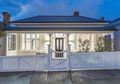 Bagai James Bond! Rumah Ini Punya Garasi Tersembunyi di Balik Jendela!