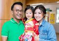 Momen Manis Ruben Onsu dan Sarwendah Ambil Rapor Sekolah Thalia