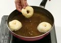 Sebelum Membuat Donat, Ketahui Dulu Kesalahan Apa yang Membuat Bentuknya Tidak Bulat Sempurna