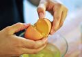 Stop Pisahkan Telur Menggunakan Cangkang! Bahayanya Tidak Main-Main