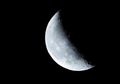 9 Fakta Menarik Tentang Bulan yang Terlihat Berubah Bentuk