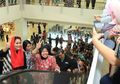 Meski Sibuk Jadi Wanita Karier, Walikota Surabaya Tri Rismaharini Tetap Luangkan Waktu Ngabuburit ke Mall loh