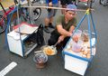 Sudah Ada Sejak Penjajahan, Inilah Kerak Telor, Makanan Khas Betawi