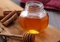 Mitos Atau Fakta? Madu Tidak Boleh Diambil dengan Sendok Logam