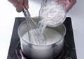 Agar Tidak Salah, Ikuti Tips Ini Sebelum Memakai Kelapa Untuk Campuran Dessert