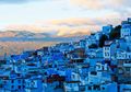 Unik, Seluruh Bangunan di Kota Ini Hanya Dihias Dengan Warna Biru