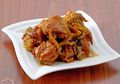 Dengan Ayam Tumis Tomat Hijau, Masih Belum Terlambat Kok Menyiapkan Makan Malam