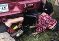 Kepala Gadis Ini Terjebak di dalam Knalpot Mobil, Kok Bisa Ya?