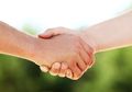 4 Tips Halal Bihalal ke Rumah Pacar Untuk Rebut Hati Orang Tuanya