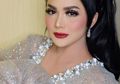 Bergaya ala ABG, Tas Krisdayanti Bikin Penasaran, Berapa Harganya ya?