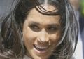 Sadis! Meghan Markle Dikritik Habis Hanya Karena Rambut Acak-acakan Tertiup Angin