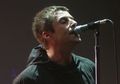 Dilemparin Ikan Oleh Penonton, Liam Gallagher Hentikan Konsernya