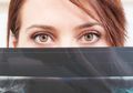 Tak Hanya Fisik, 6 Ciri Ini Menandakan Moms Mengalami Kekerasan Verbal dalam Pernikahan!