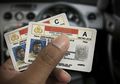 Viral! Enggak Nyangka Lulus Ujian SIM, Pria Ini Kasih Polisi Kue