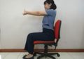 Walaupun Sambil Duduk, Kita Bisa Lakukan 5 Gerakan Ini untuk Olahraga