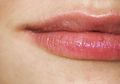 Tak Perlu Pakai Lipstik Lagi, Ini Cara Agar Bibir Jadi Pink Alami!