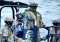 Pasukan Kopaska Seorang Diri dan Tanpa Senjata Menyusup ke Kapal Perang Malaysia Lalu Mengusirnya