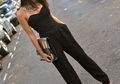 5 Model Sepatu ini Kece Banget Dipasangkan dengan Jumpsuit, Coba Yuk!