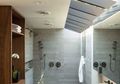 Panduan Merancang Kamar Mandi Beratap Kaca, Mandi di Bawah Langit Biru