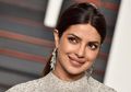 Wah, Ternyata Ini Kunci Rahasia Kecantikan Priyanka Chopra yang Diwarisi Sang Bunda