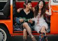 6 Potret Romantis Nadine Chandrawinata dan Dimas Anggara Saat Main di Pantai, Awas Baper!
