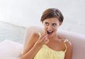 Banyak Makan Saat Stres? Bisa Jadi Moms Alami Emotional Eating, Kenali Gejalanya!