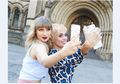 Orang Mirip Katy Perry & Taylor Swift Hangout Bareng Bikin Geger Fans!