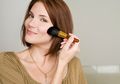 Ingin Wajah Terlihat Tirus? Coba Trik Makeup Ini Saat Berdandan