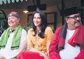 Makin Segar, Ternyata Begini Cara Awet Muda Ala "Zaenab" Maudy Koesnadi!