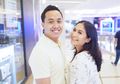 Waduh, Caca Tengker dan Suaminya Tak Pakai Cincin Kawin, Kenapa ya?