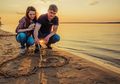 6 Zodiak yang Paling Beruntung dalam Hal Asmara di Bulan Juli 2018: Adakah Zodiak Anda?