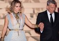 David Foster Resmi Tunangan, Ini Fakta Hubungannya dengan Sang Kekasih