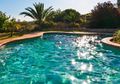 Awas! 6 Penyakit Ini Bisa Menyerang Saat Berenang di Kolam Renang Umum