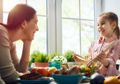 Moms, Lakukan 5 Kebiasaan ini Bila Tak Ingin Si Kecil Alami Obesitas!