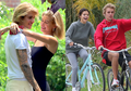 Ada Perbedaan Bahasa Tubuh Justin Saat Bersama Selena dan Hailey!