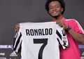 Juan Cuadrado Resmi Serahkan Jersey Nomor 7 Pada Cristiano Ronaldo