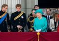 15 Foto Ratu Elizabeth Saat Tertawa dari Tahun ke Tahun. Karismatik!