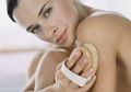 Ini 4 Manfaat Dry Brushing Untuk Kulit Lebih Sehat & Bersinar!