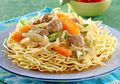 Lapar Tiba-Tiba? Keluarkan Isi Kulkas dan Buat Mi Siram Bola Daging Sedap Ini