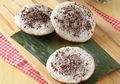 Nikmatnya Segelas Teh Hangat ditemani Kue Apem Cokelat Meises Ini