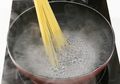 Wajib Tahu! Supaya Matangnya Pas, Begini Cara Tepat Merebus Pasta