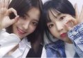 10 Interaksi Menggemaskan Antara Idol Kpop Senior dan Junior. Gemas!