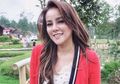 Tampil Glamor dengan Gaun Merah, Olla Ramlan Rela Tiduran di Aspal demi Lakukan Challenge!