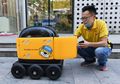 Robot Mungil Ini Bertugas Nganter Belanjaan yang Dipesan Secara Online