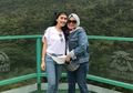 Ibu Ayu Ting Ting Arisan di Vilanya, Warganet Nyinyir “Jangan Terlalu Norak, Lah!"