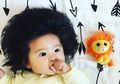 Usianya Baru 6 Bulan, Tapi Bayi Kecil Ini Sudah Punya Rambut yang Luar Biasa Tebal